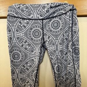 Prana Black & White Mandala Print Capris – Size Medium